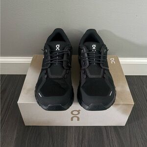 On Running Cloud 6 Women’s 8.5 Black Sneakers